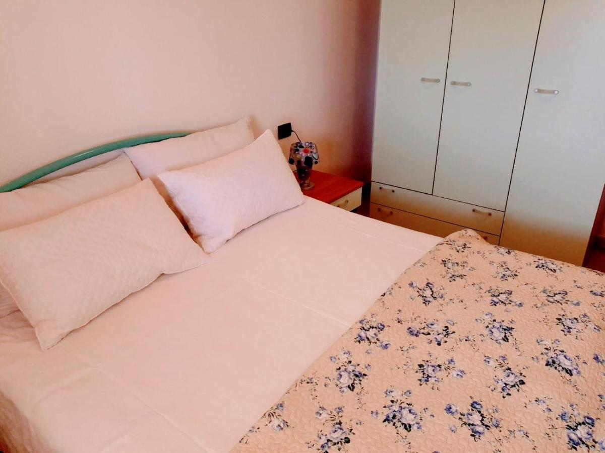 Residenza Rosa Maria Appartement Orosei Buitenkant foto