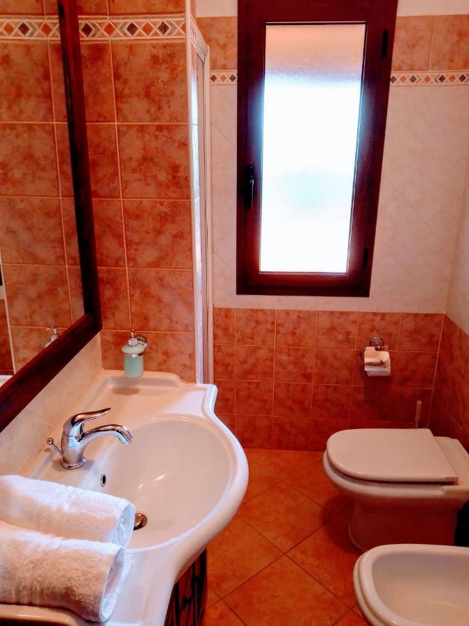 Residenza Rosa Maria Appartement Orosei Buitenkant foto